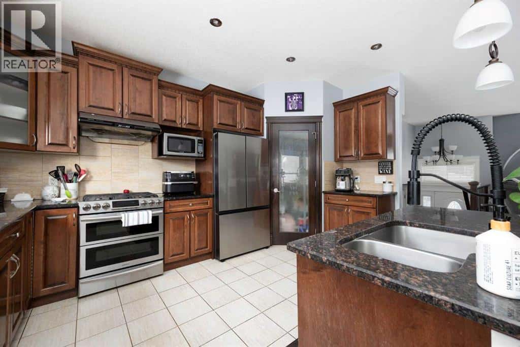 232 Sandpiper Road — Fort McMurray, Alberta - Photo 5 of 25