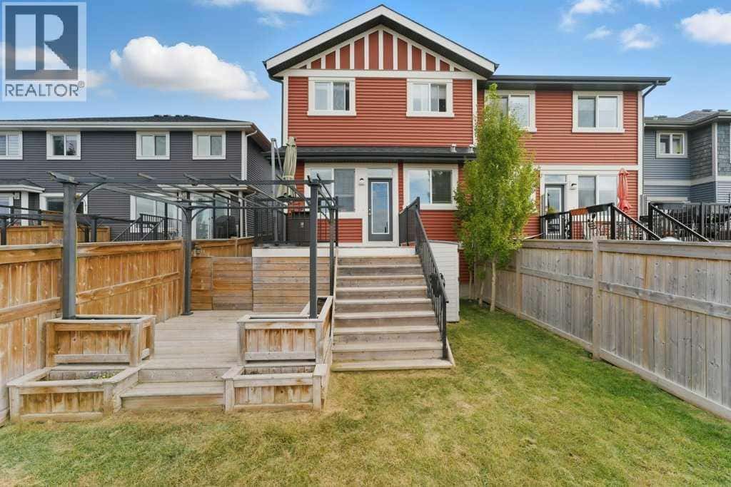 251 Sunrise View — Cochrane, Alberta - Photo 2 of 45