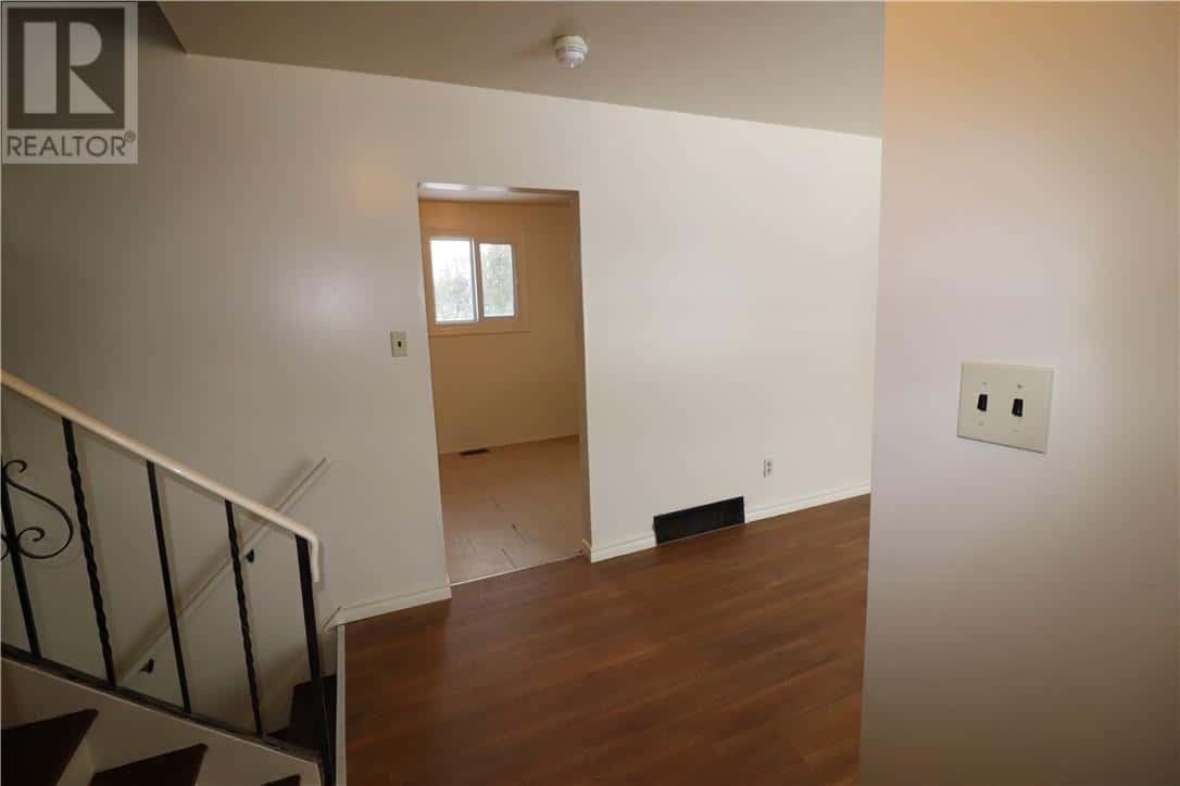 1548 Briar Avenue — Greater Sudbury, Ontario - Photo 3 of 33