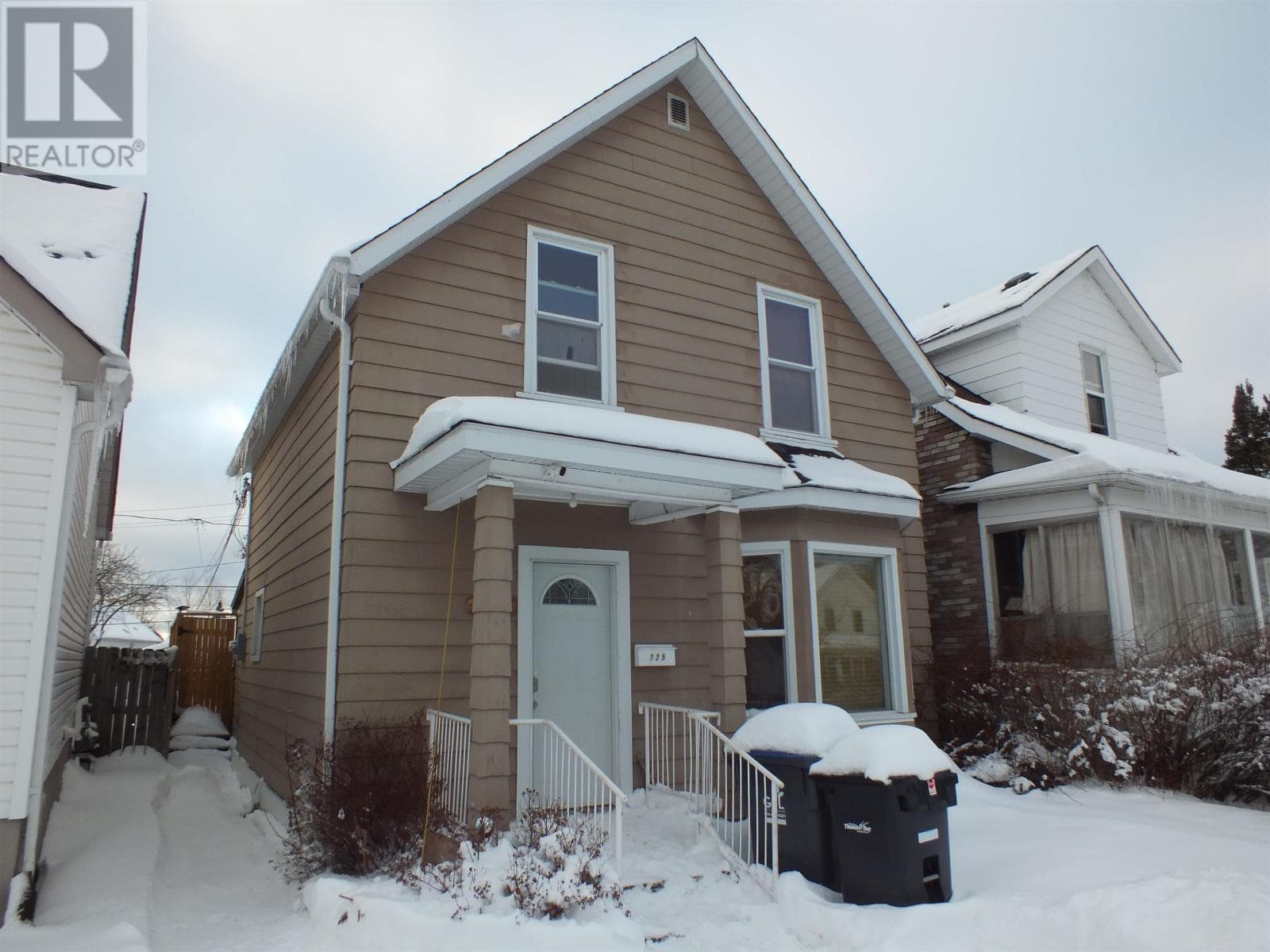 225 Balmoral ST — Thunder Bay, Ontario - Main photo