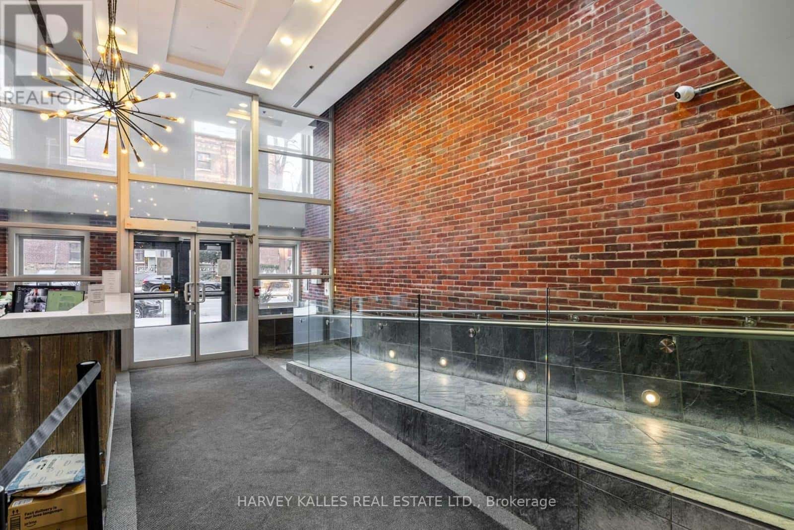 618 - 11 ST JOSEPH STREET — Toronto (Bay Street Corridor), Ontario - Photo 2 of 44