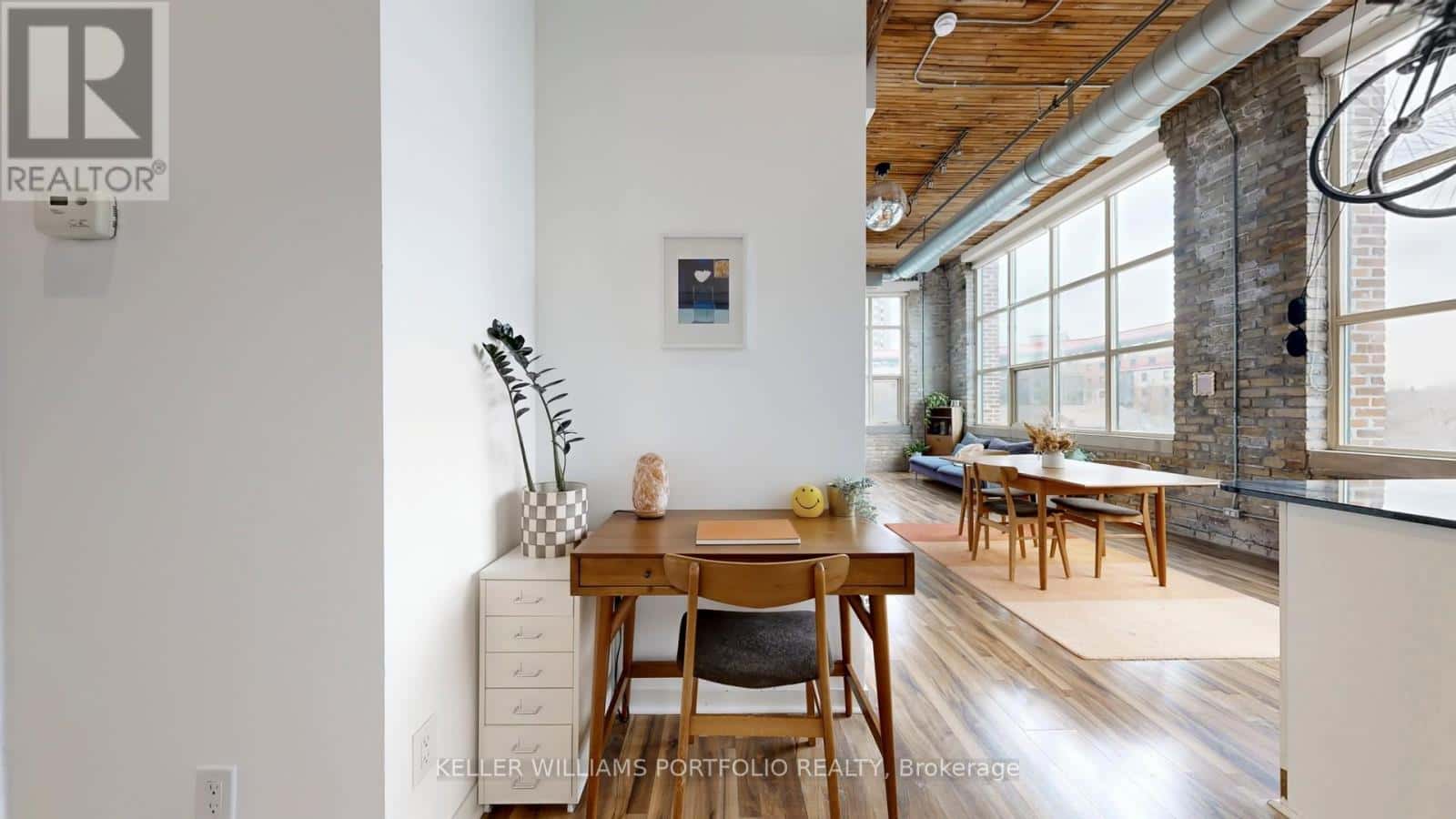 401 - 736 DUNDAS STREET E — Toronto (Regent Park), Ontario - Photo 5 of 19