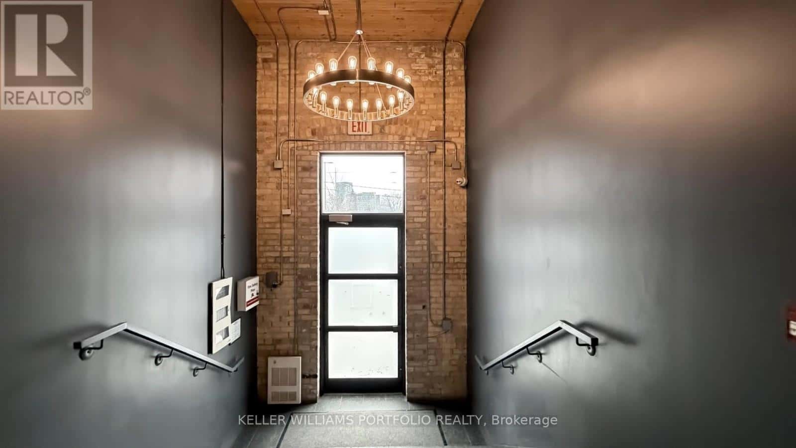 401 - 736 DUNDAS STREET E — Toronto (Regent Park), Ontario - Photo 3 of 19