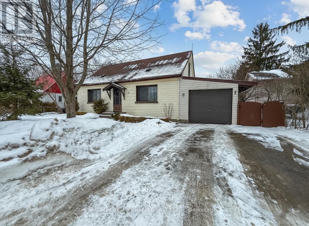 11 CENTRE STREET — Essa (Angus), Ontario - Main photo