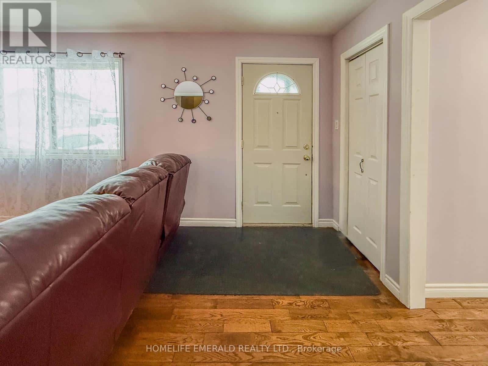 11 CENTRE STREET — Essa (Angus), Ontario - Photo 3 of 38