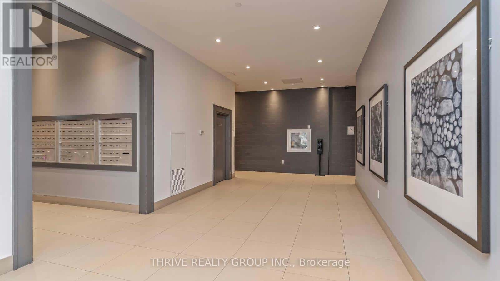 401 - 240 VILLAGEWALK BOULEVARD — London North (North R), Ontario - Photo 4 of 45