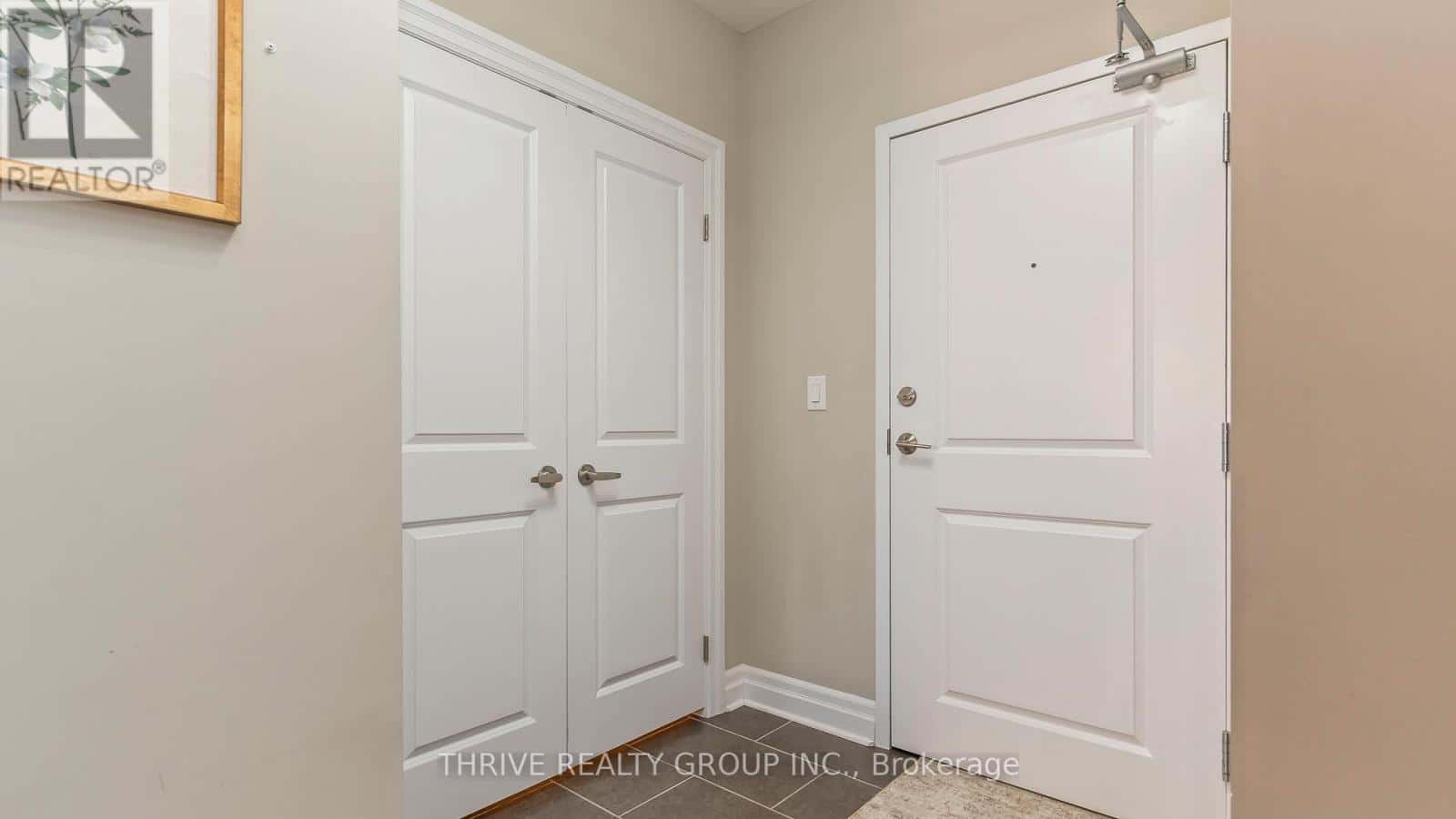 401 - 240 VILLAGEWALK BOULEVARD — London North (North R), Ontario - Photo 5 of 45