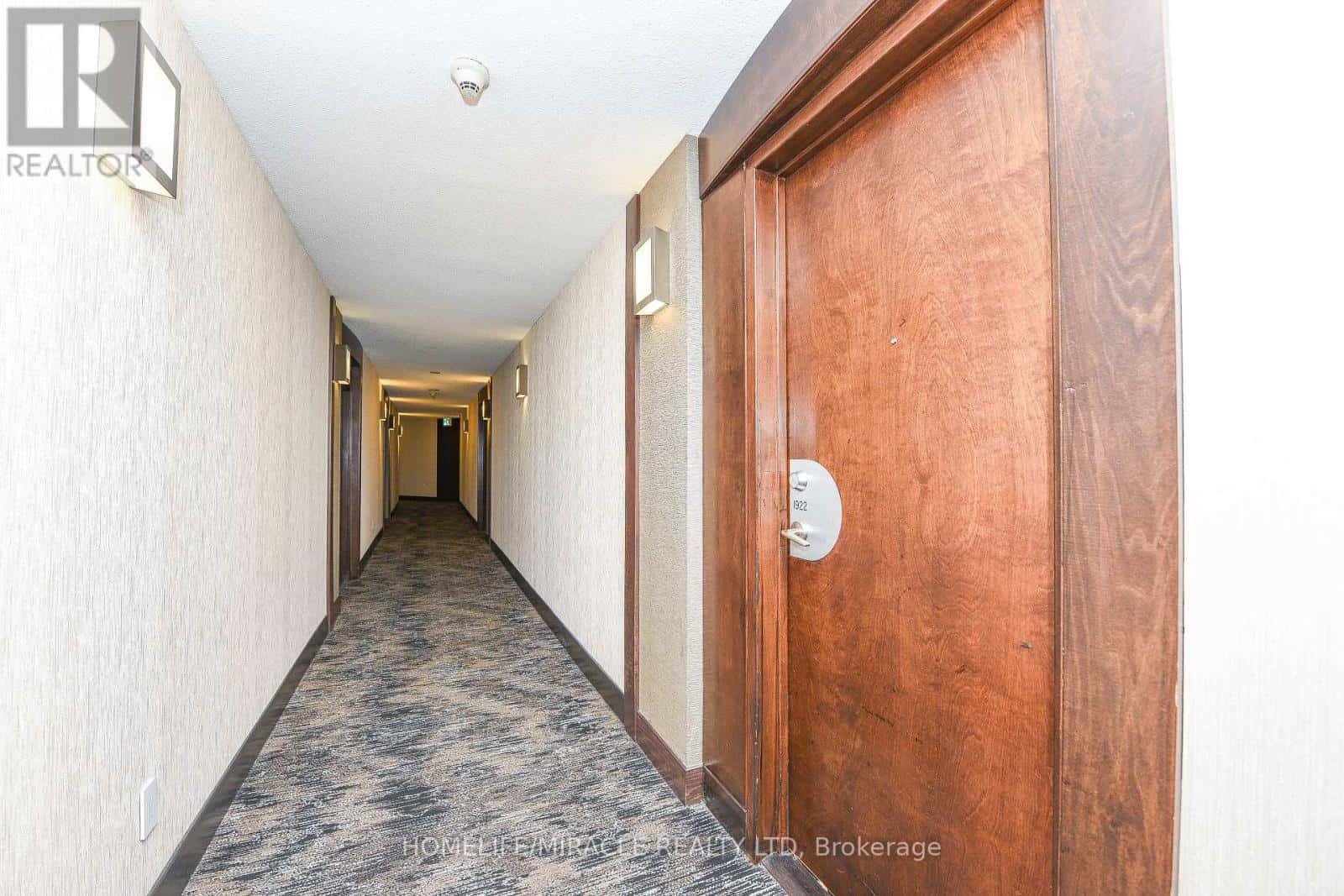 1922 - 3888 DUKE OF YORK BOULEVARD — Mississauga (City Centre), Ontario - Photo 4 of 50