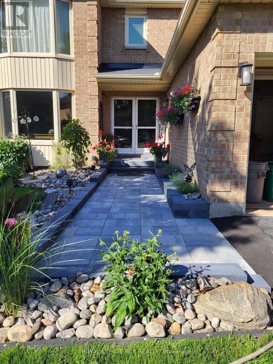 223 KENSINGTON PLACE — Orangeville, Ontario - Photo 3 of 36