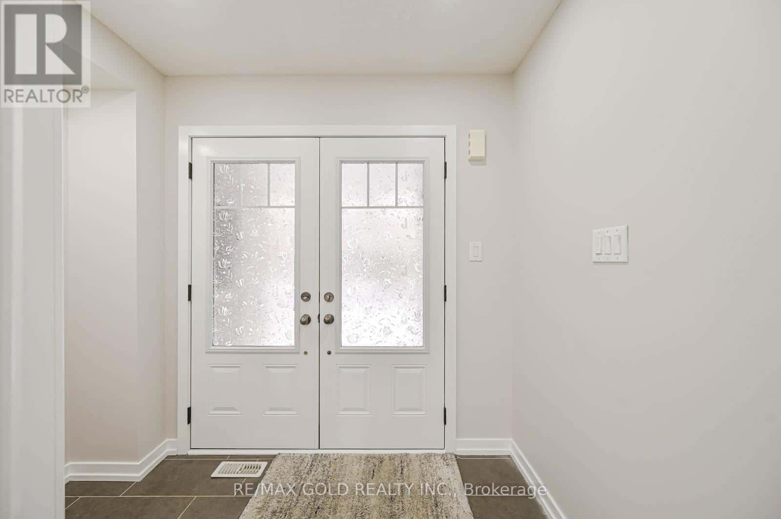 94 GOLDEN SPRINGS DRIVE — Brampton (Northwest Brampton), Ontario - Photo 4 of 41