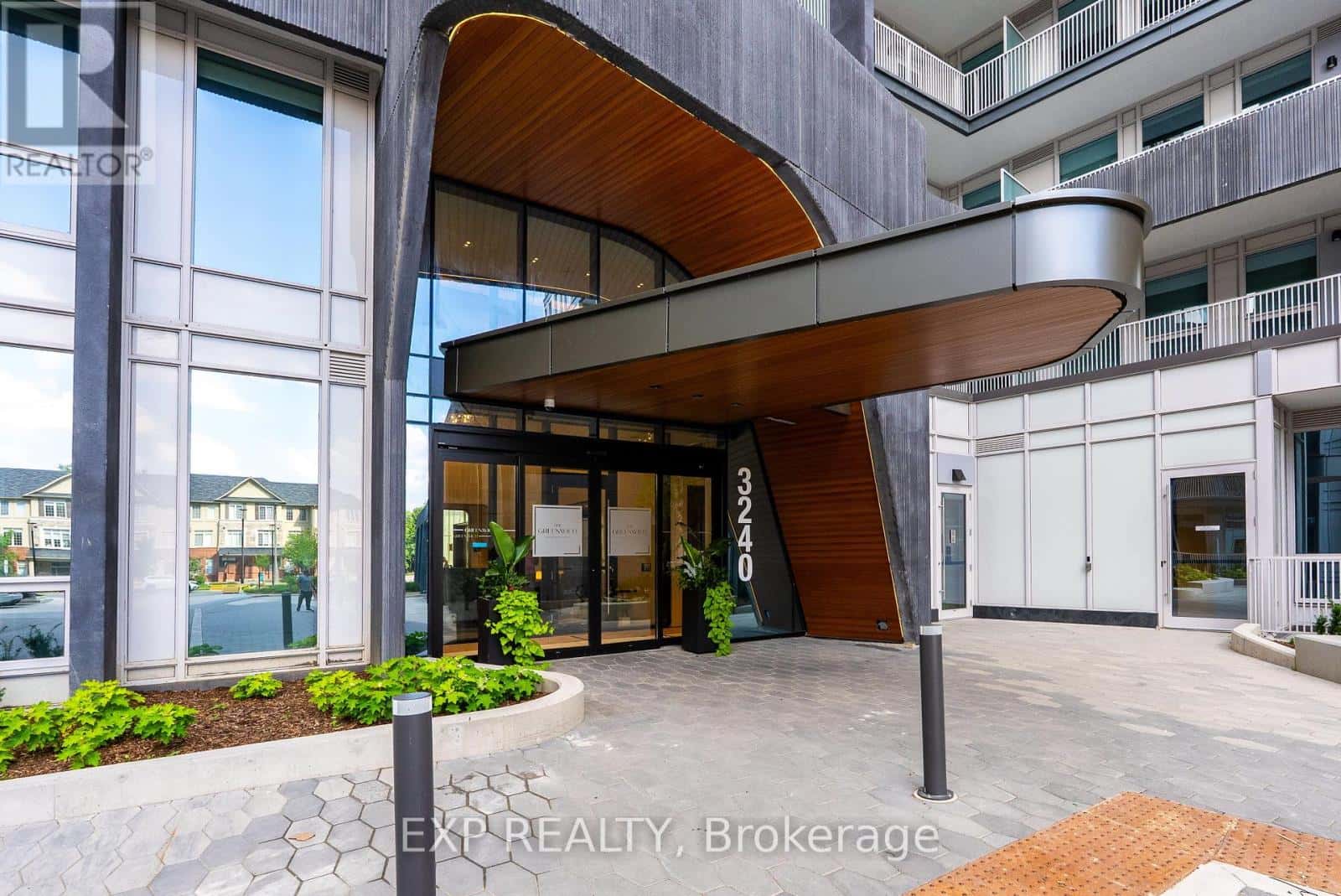 514 - 3240 WILLIAM COLTSON AVENUE — Oakville (JM Joshua Meadows), Ontario - Photo 3 of 30