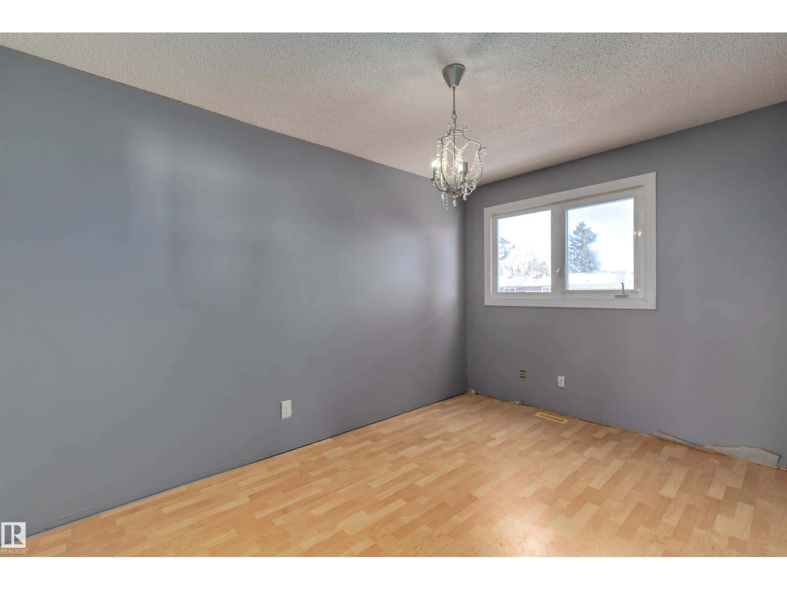 7D CALLINGWOOD CO NW NW — Edmonton, Alberta - Photo 3 of 47