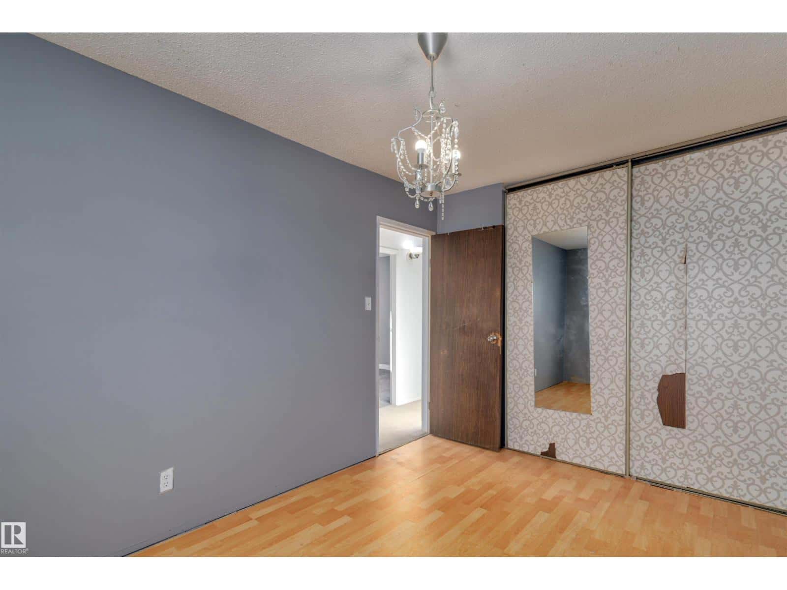 7D CALLINGWOOD CO NW NW — Edmonton, Alberta - Photo 4 of 47