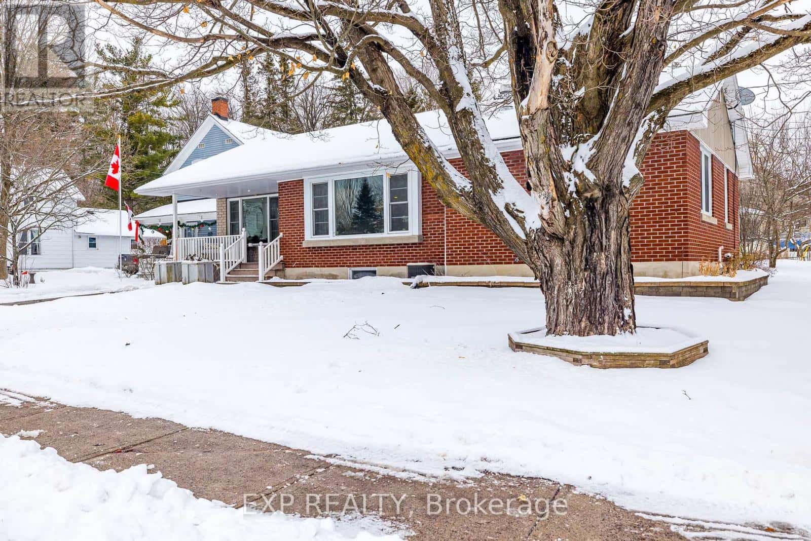 74 MALCOLM STREET — Mississippi Mills, Ontario - Photo 5 of 47