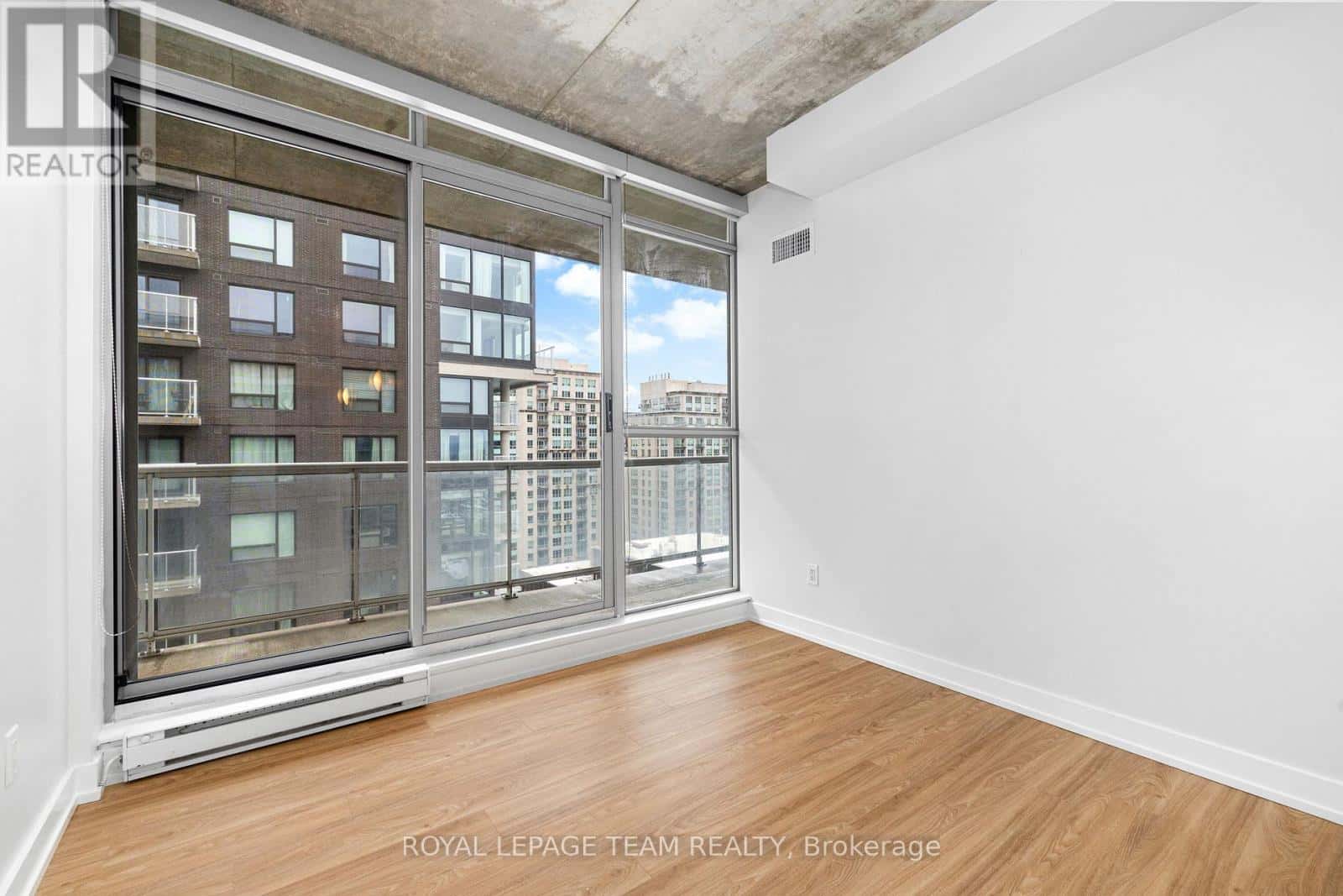 2106 - 179 GEORGE STREET — Ottawa, Ontario - Photo 3 of 31