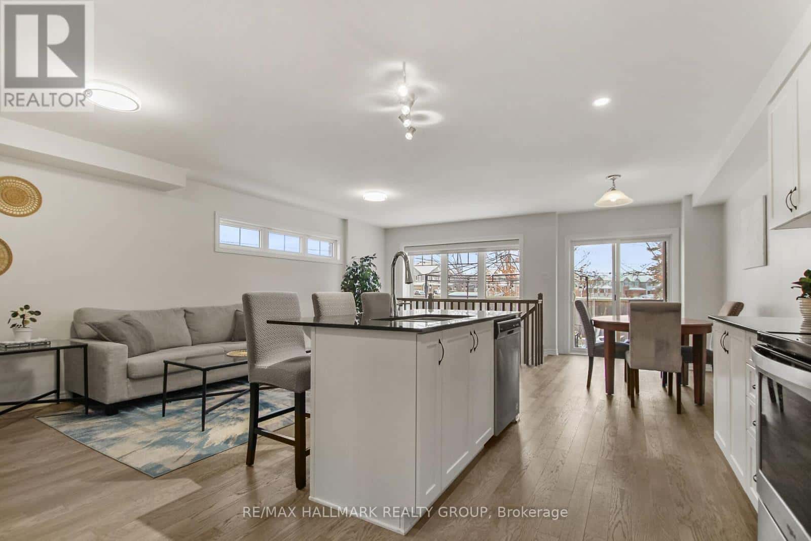 501 PARADE DRIVE — Ottawa, Ontario - Photo 5 of 30