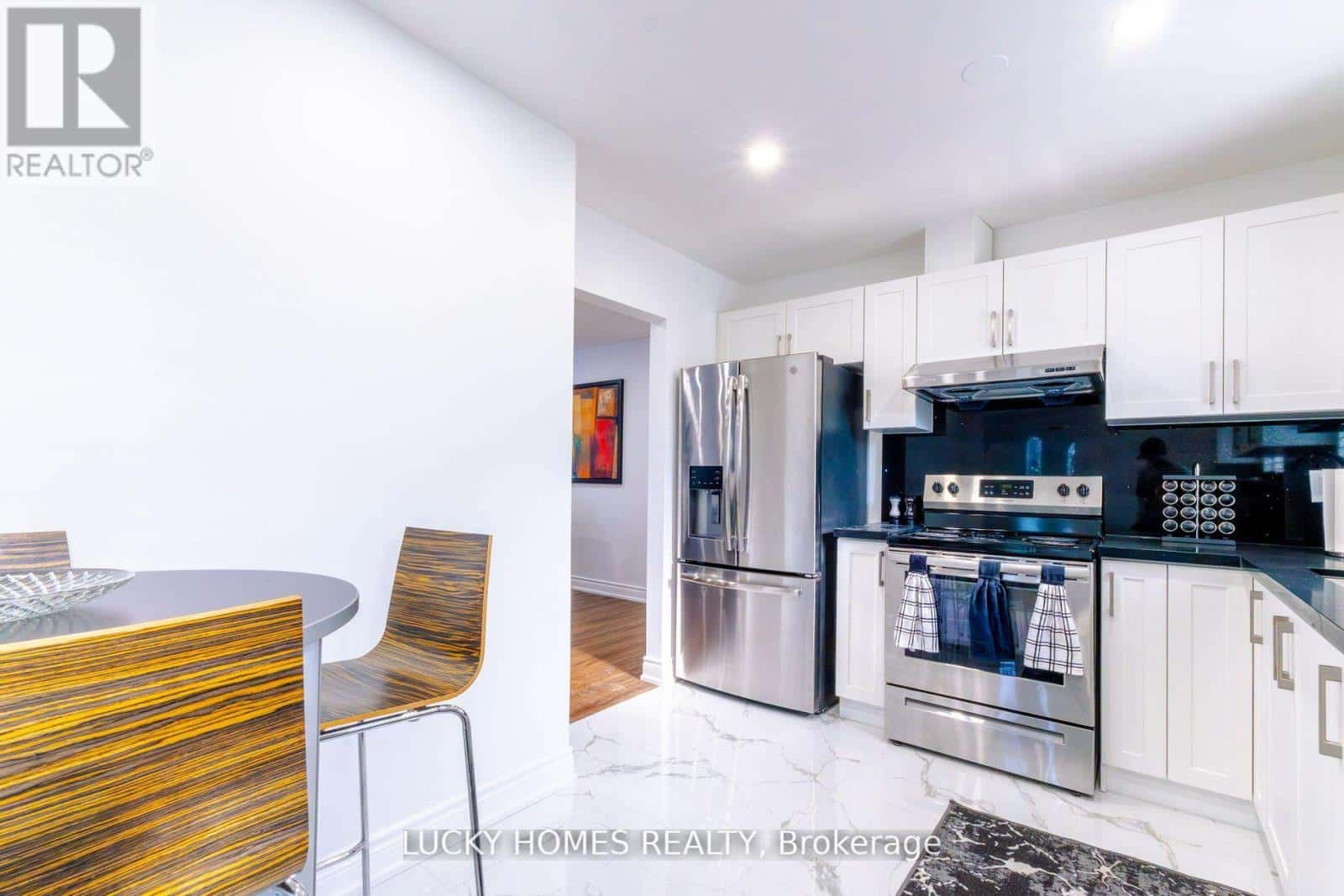 33 VANSTONE COURT — Clarington (Bowmanville), Ontario - Photo 5 of 50