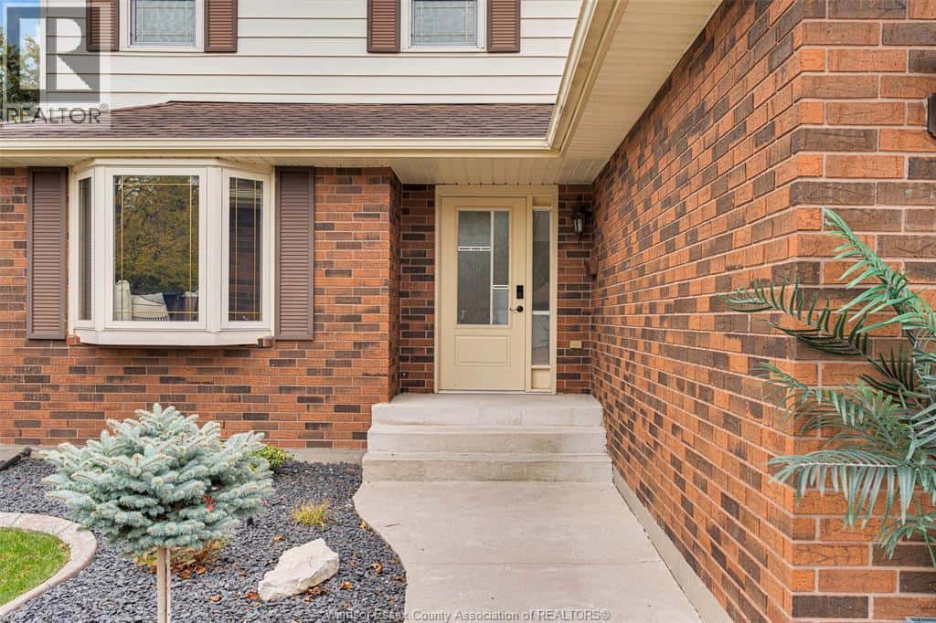 673 Gauthier — Tecumseh, Ontario - Photo 4 of 45