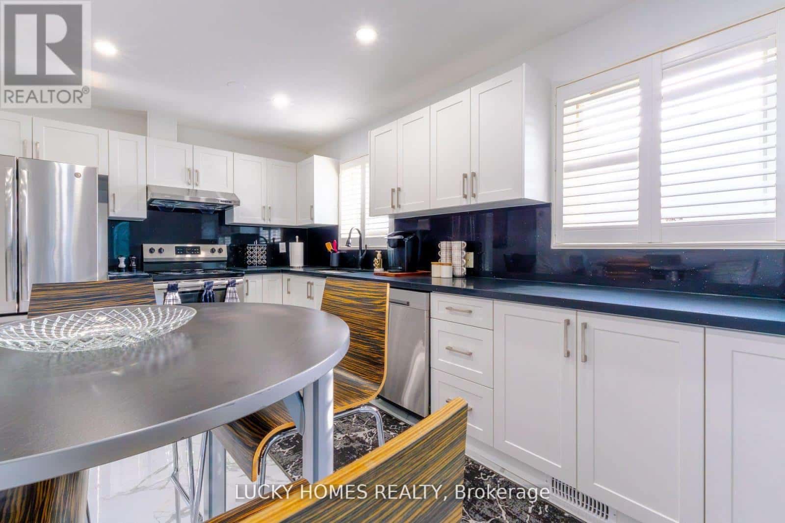 33 VANSTONE COURT — Clarington (Bowmanville), Ontario - Photo 4 of 50