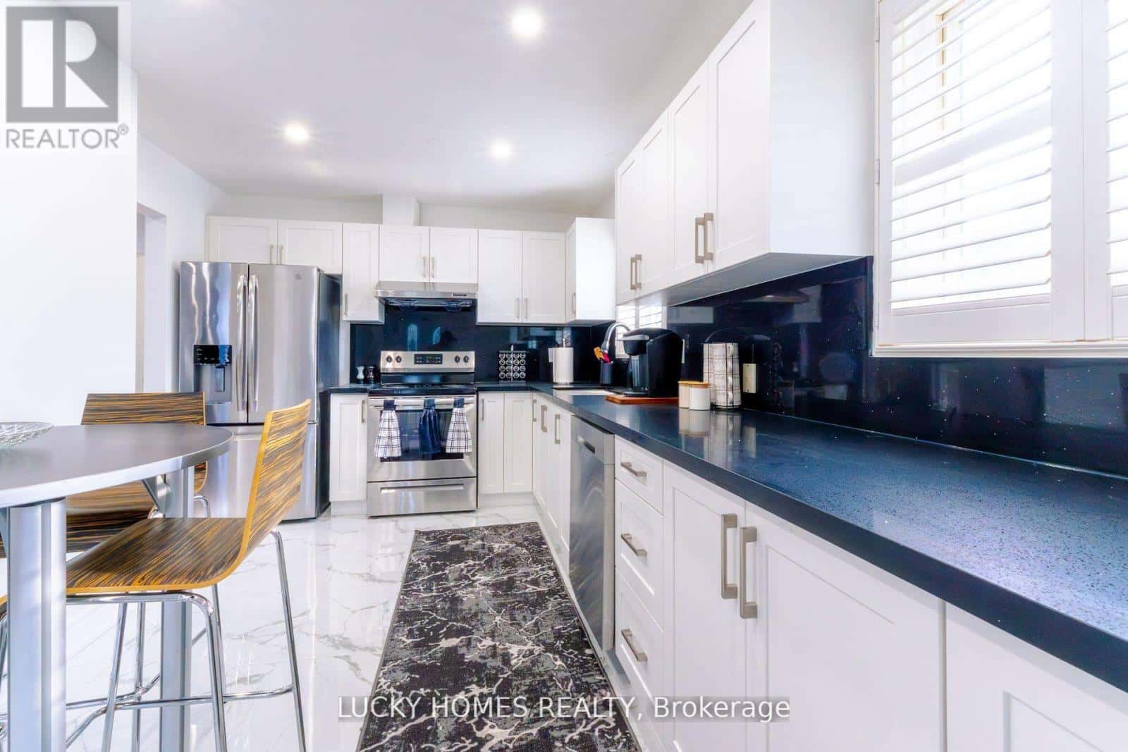 33 VANSTONE COURT — Clarington (Bowmanville), Ontario - Photo 3 of 50