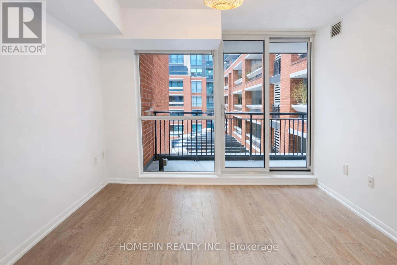 523 - 830 LAWRENCE AVENUE W — Toronto (Yorkdale-Glen Park), Ontario - Photo 5 of 13