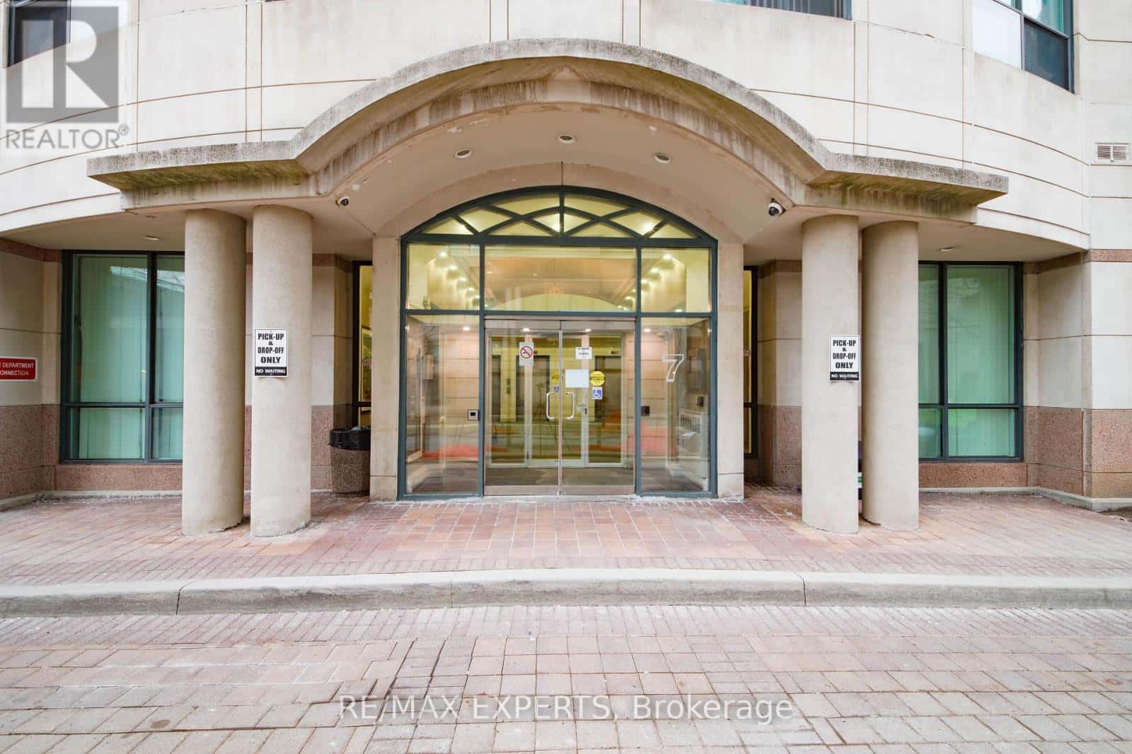 UPH-06 - 7 LORRAINE DRIVE — Toronto (Willowdale West), Ontario - Photo 2 of 36