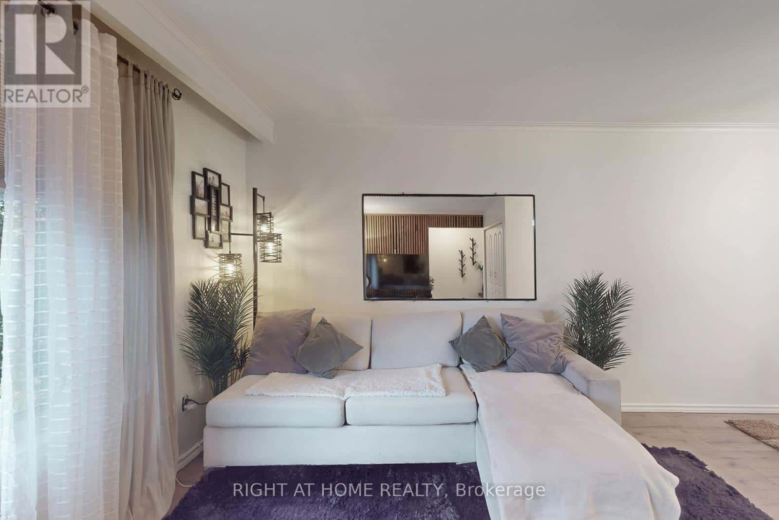 125 FORTROSE CRESCENT — Toronto (Parkwoods-Donalda), Ontario - Photo 4 of 37