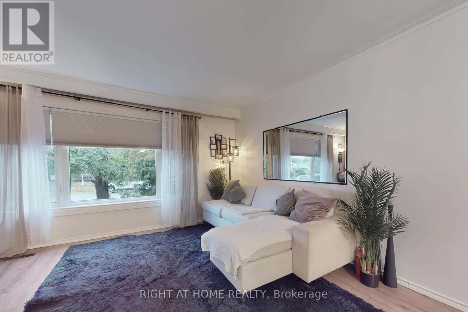 125 FORTROSE CRESCENT — Toronto (Parkwoods-Donalda), Ontario - Photo 5 of 37