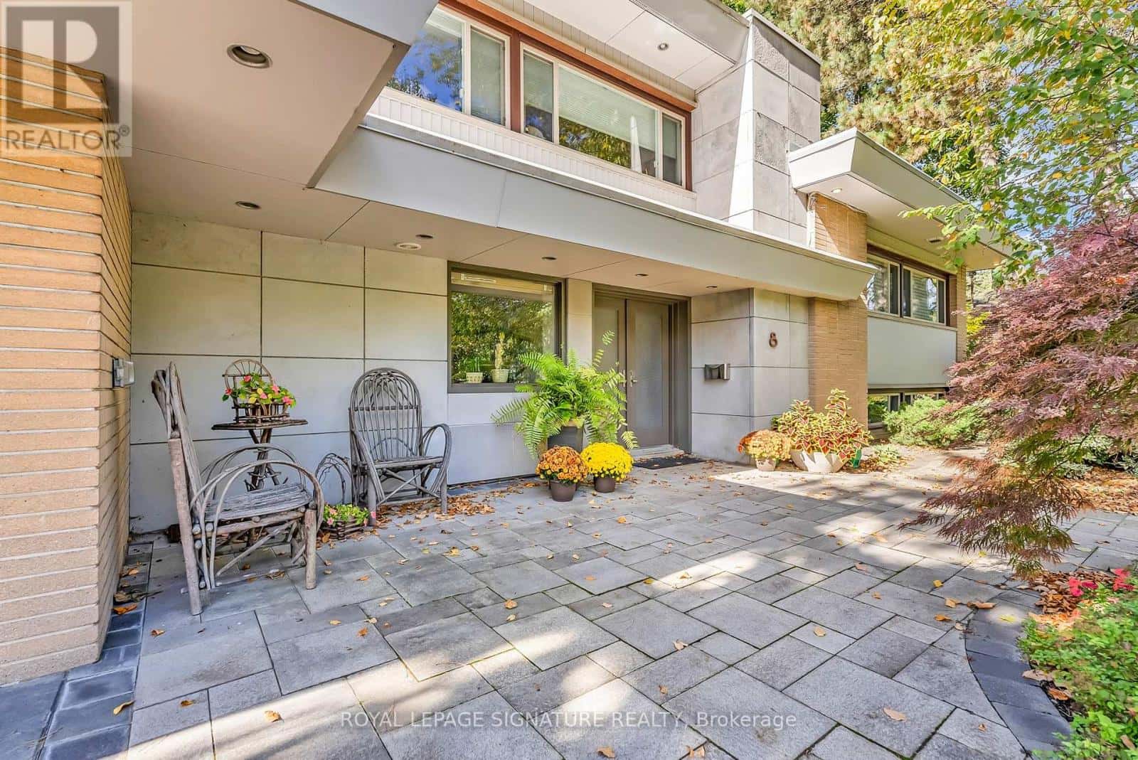 8 SILVERDALE CRESCENT — Toronto (Parkwoods-Donalda), Ontario - Photo 3 of 50