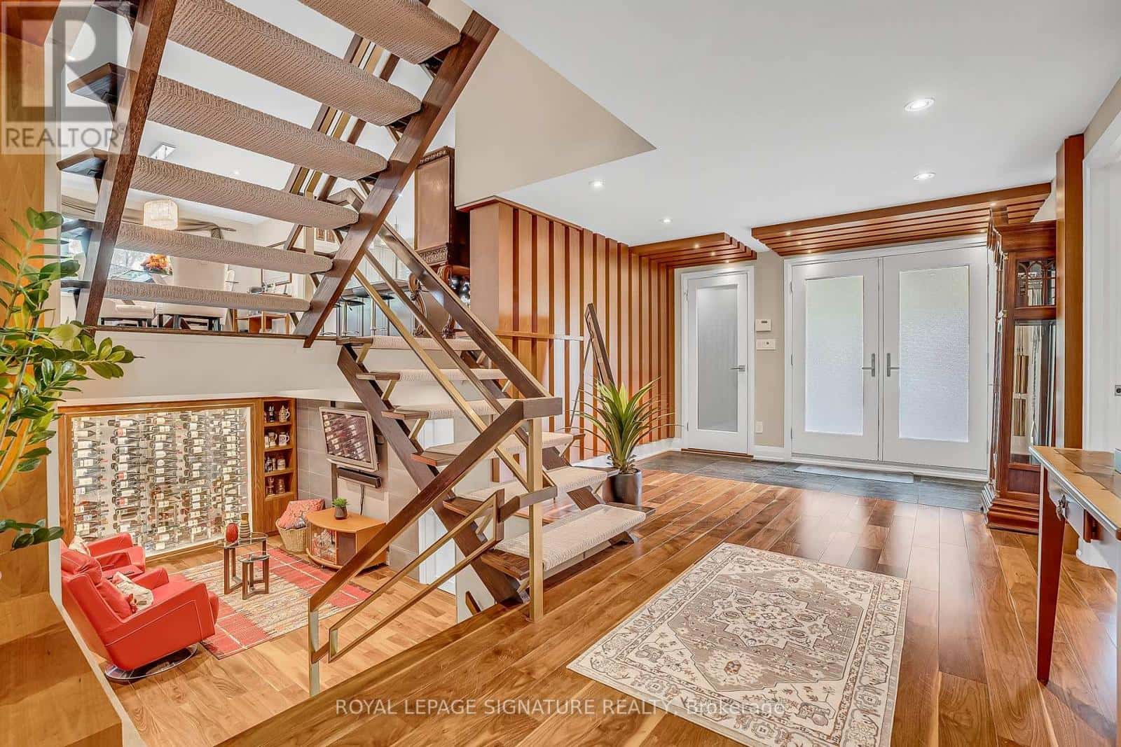 8 SILVERDALE CRESCENT — Toronto (Parkwoods-Donalda), Ontario - Photo 5 of 50