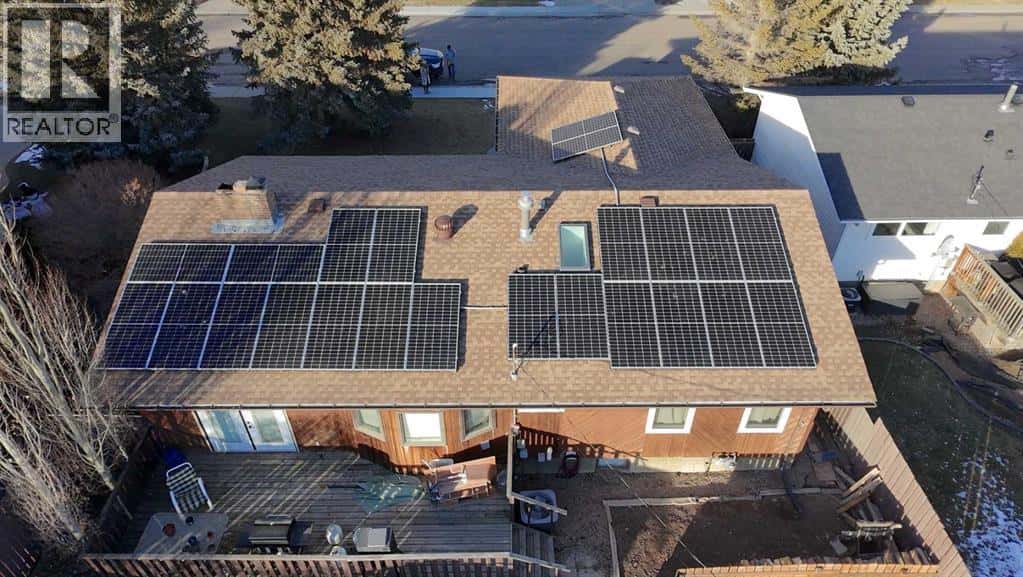 5214 38 Avenue — Taber, Alberta - Photo 4 of 30