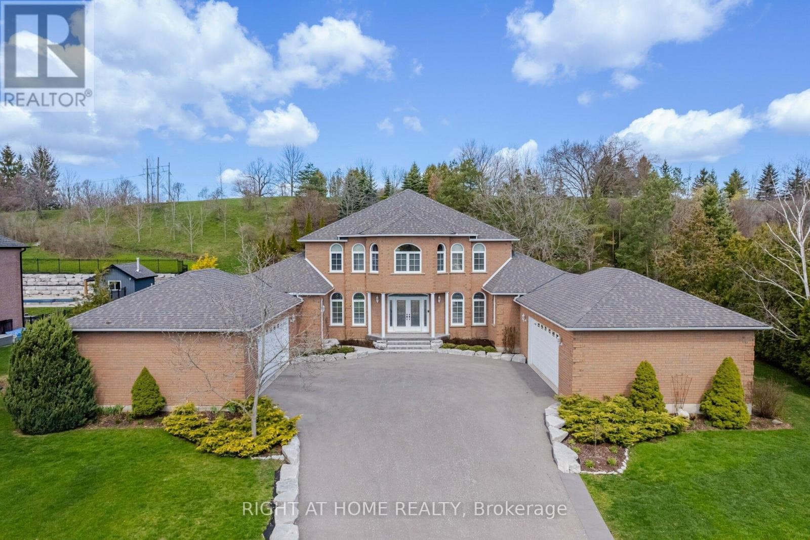 6 LORD DUNCAN COURT — Clarington, Ontario - Main photo