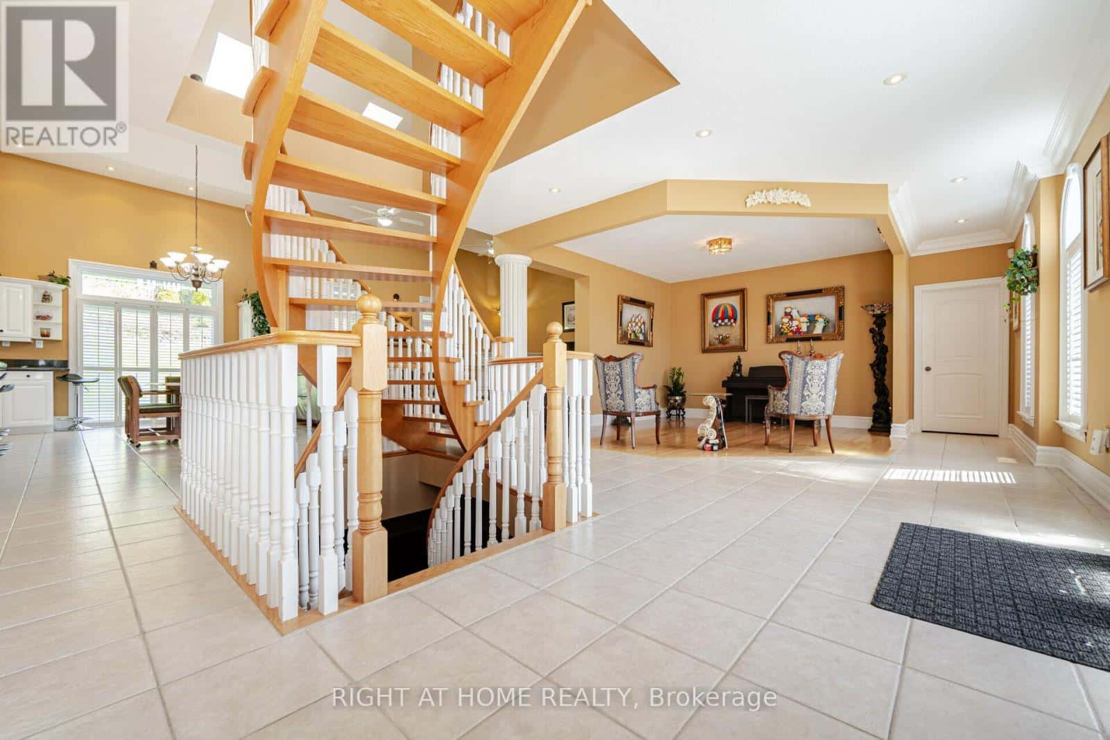 6 LORD DUNCAN COURT — Clarington, Ontario - Photo 4 of 40