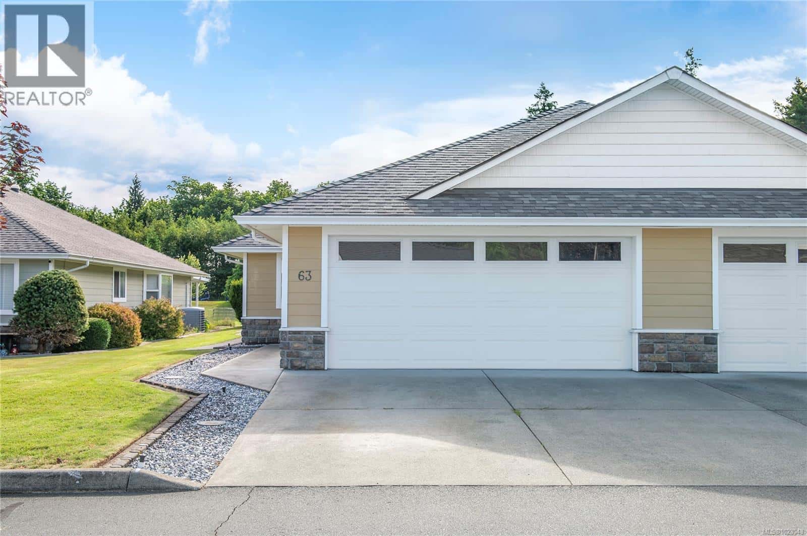 63 2006 Sierra Dr — Campbell River, British Columbia - Photo 2 of 30