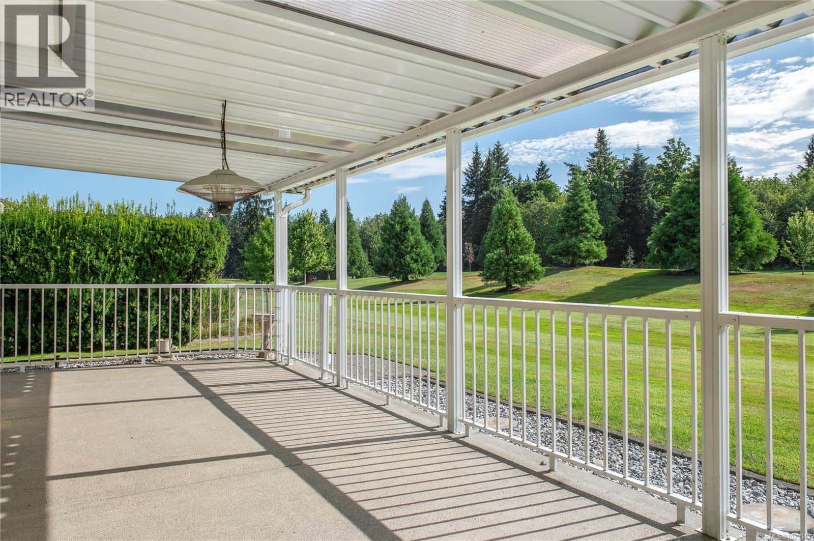 63 2006 Sierra Dr — Campbell River, British Columbia - Photo 4 of 30