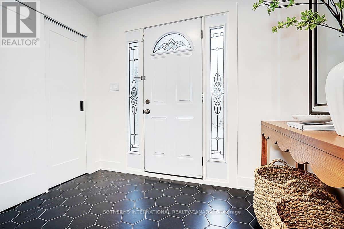 4 DERSINGHAM CRESCENT — Markham (German Mills), Ontario - Photo 2 of 43