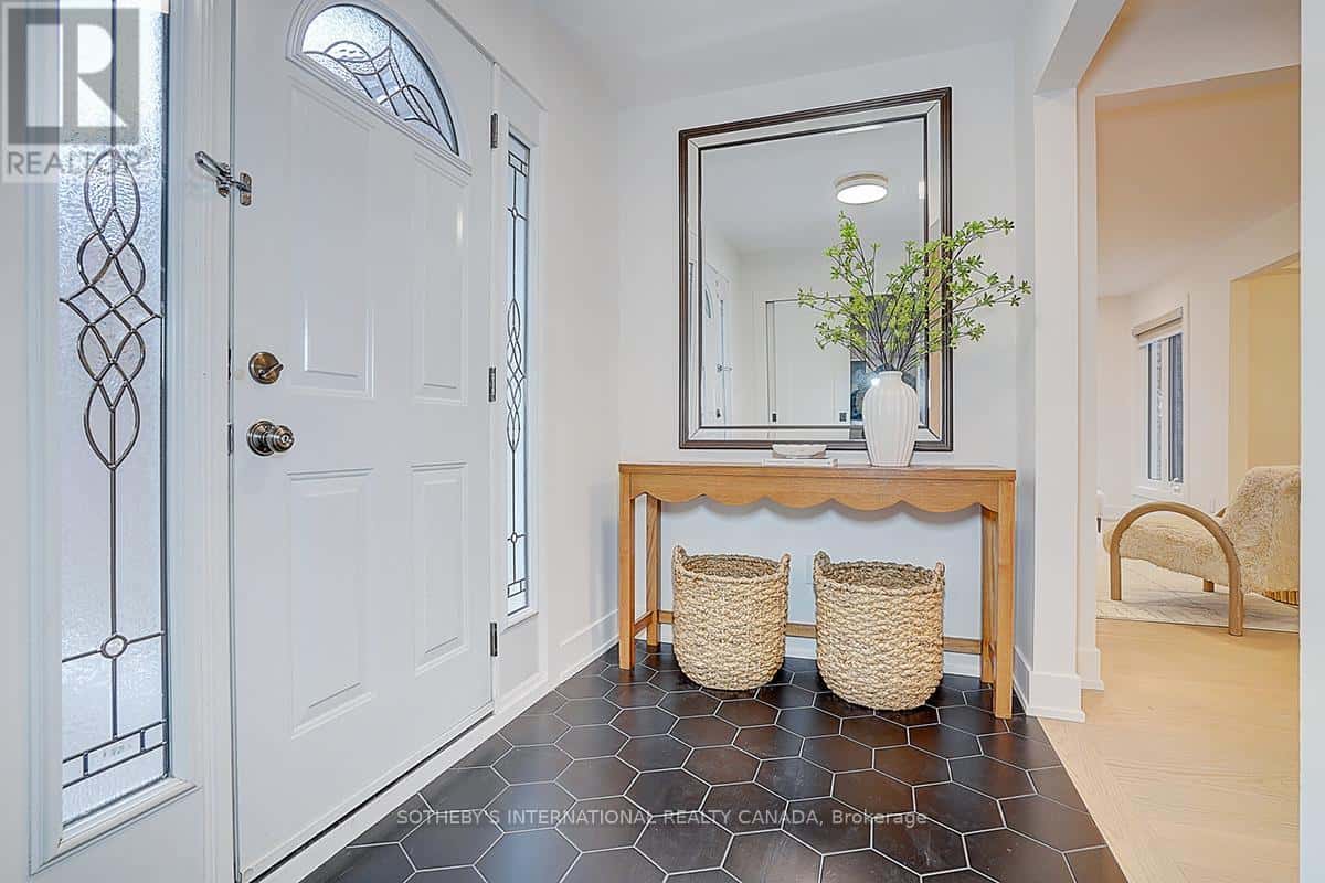 4 DERSINGHAM CRESCENT — Markham (German Mills), Ontario - Photo 3 of 43