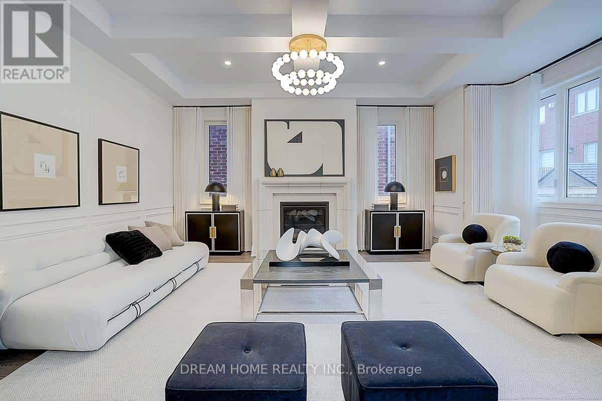 40 RED GIANT STREET — Richmond Hill (Observatory), Ontario - Photo 2 of 49