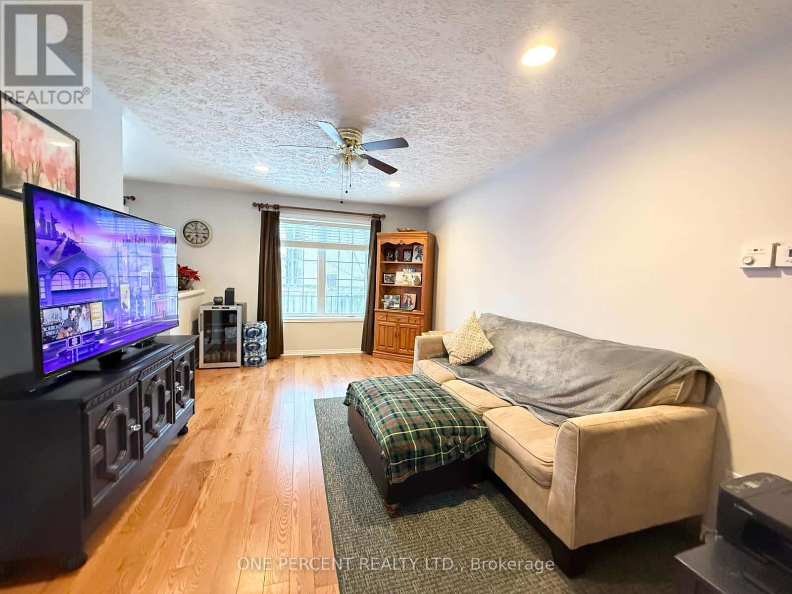 872 DOMINION AVENUE — Midland, Ontario - Photo 4 of 25