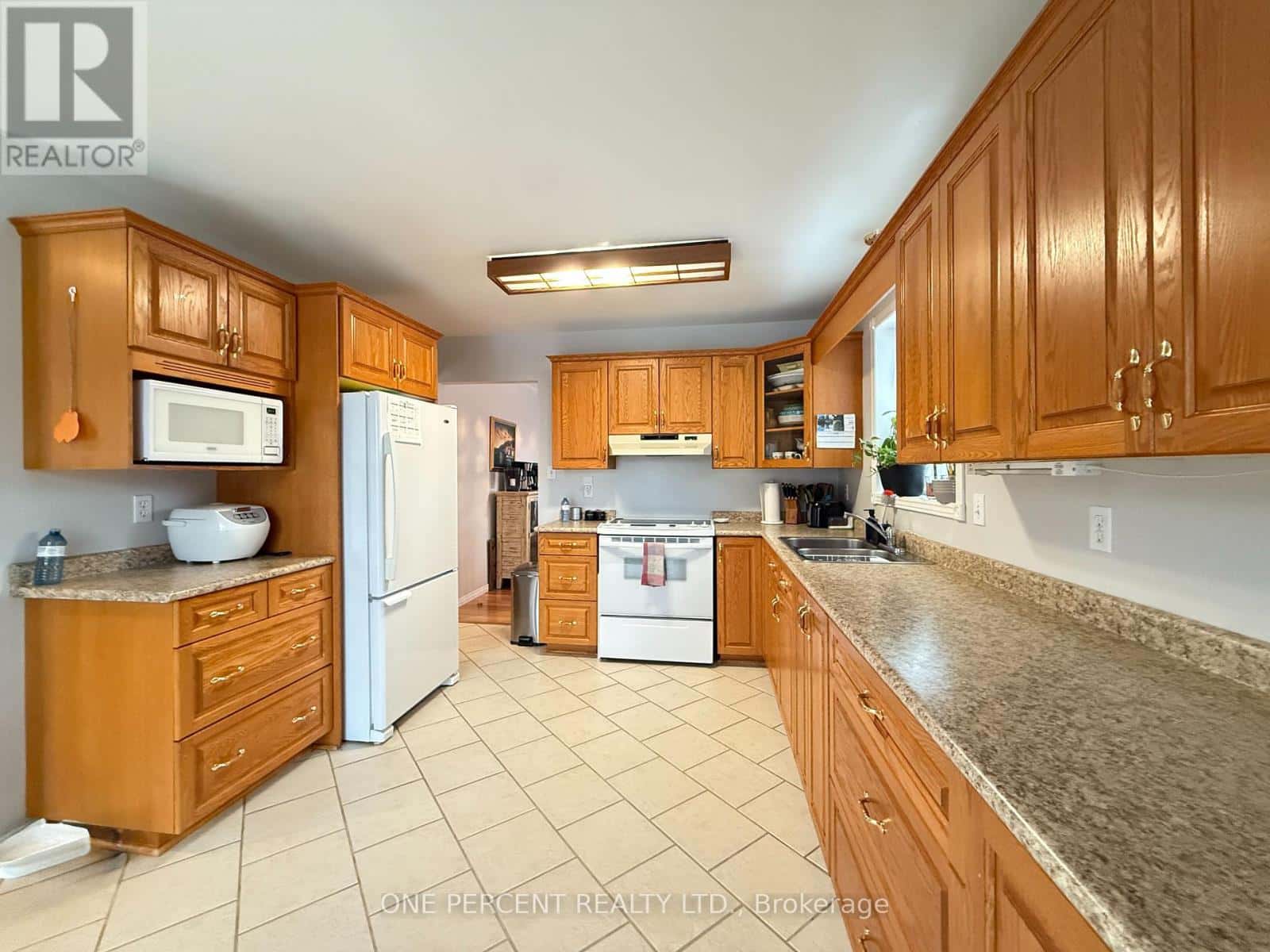 872 DOMINION AVENUE — Midland, Ontario - Photo 5 of 25