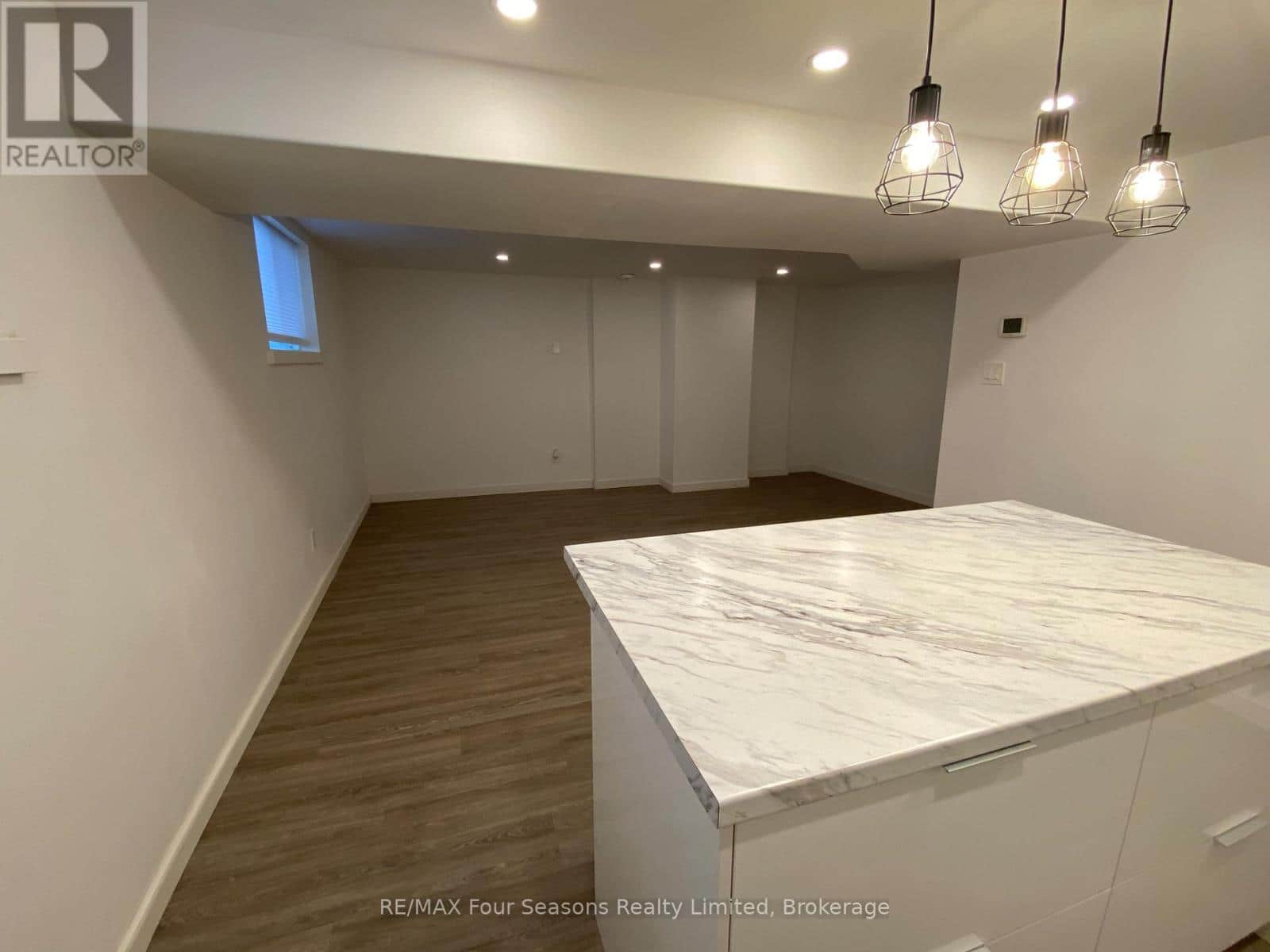 LOWER - 40 59TH STREET S - Photo 3 of 8, Wasaga Beach, Ontario