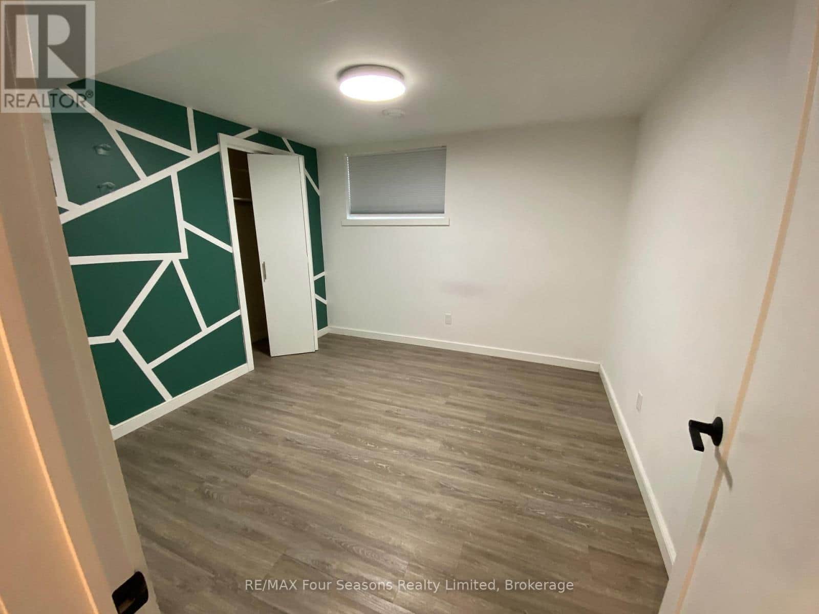 LOWER - 40 59TH STREET S - Photo 4 of 8, Wasaga Beach, Ontario