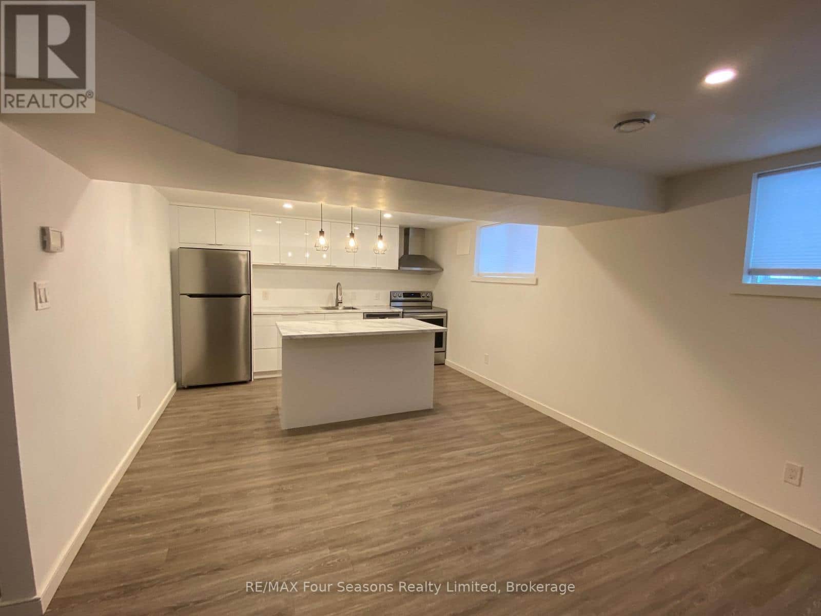 LOWER - 40 59TH STREET S - Photo 2 of 8, Wasaga Beach, Ontario