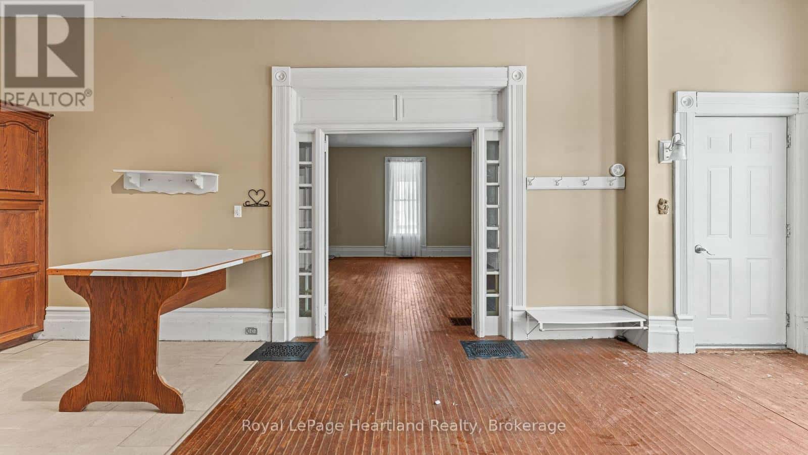 190 ALBERT STREET — Central Huron (Clinton), Ontario - Photo 4 of 41