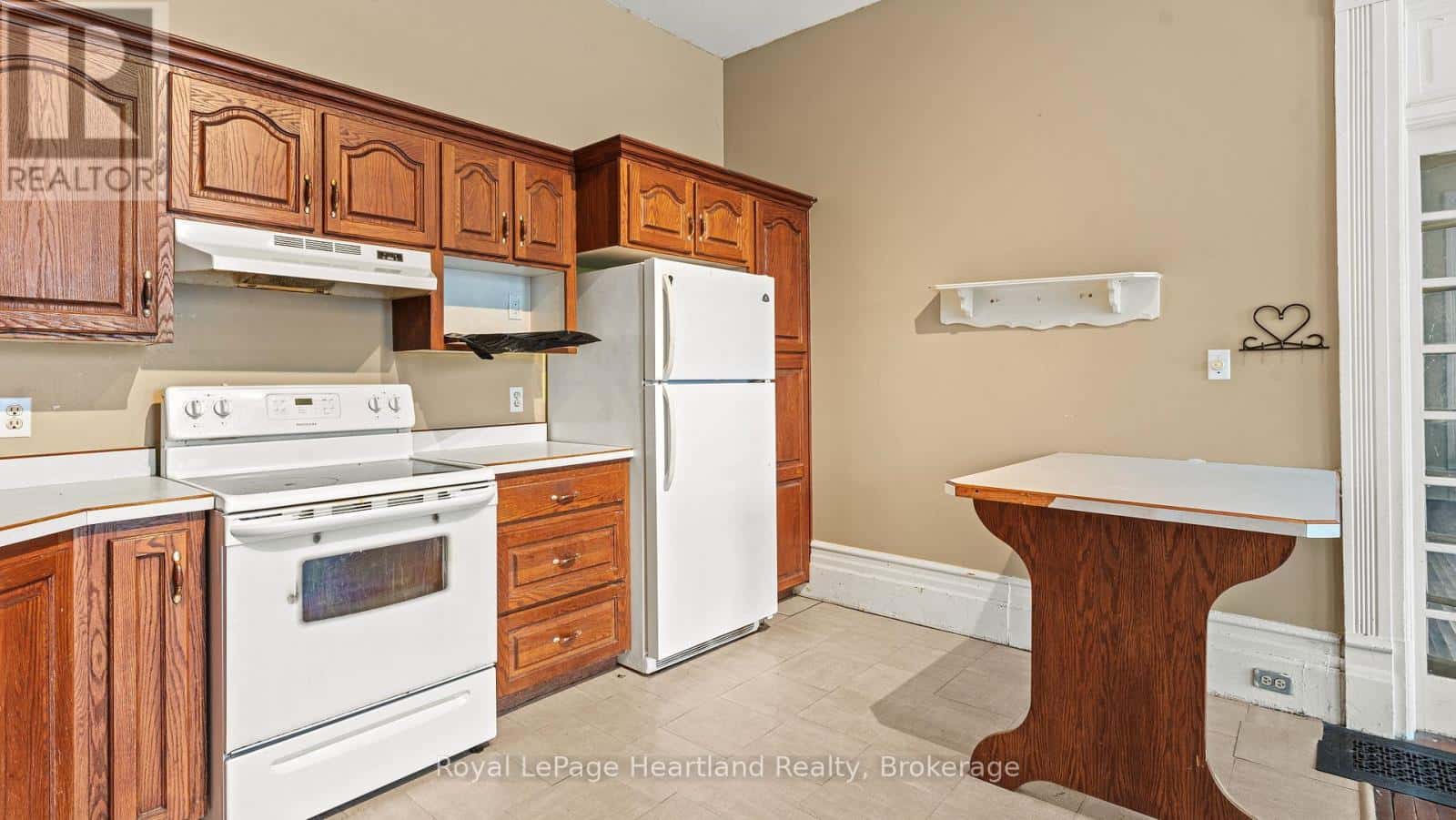 190 ALBERT STREET — Central Huron (Clinton), Ontario - Photo 5 of 41