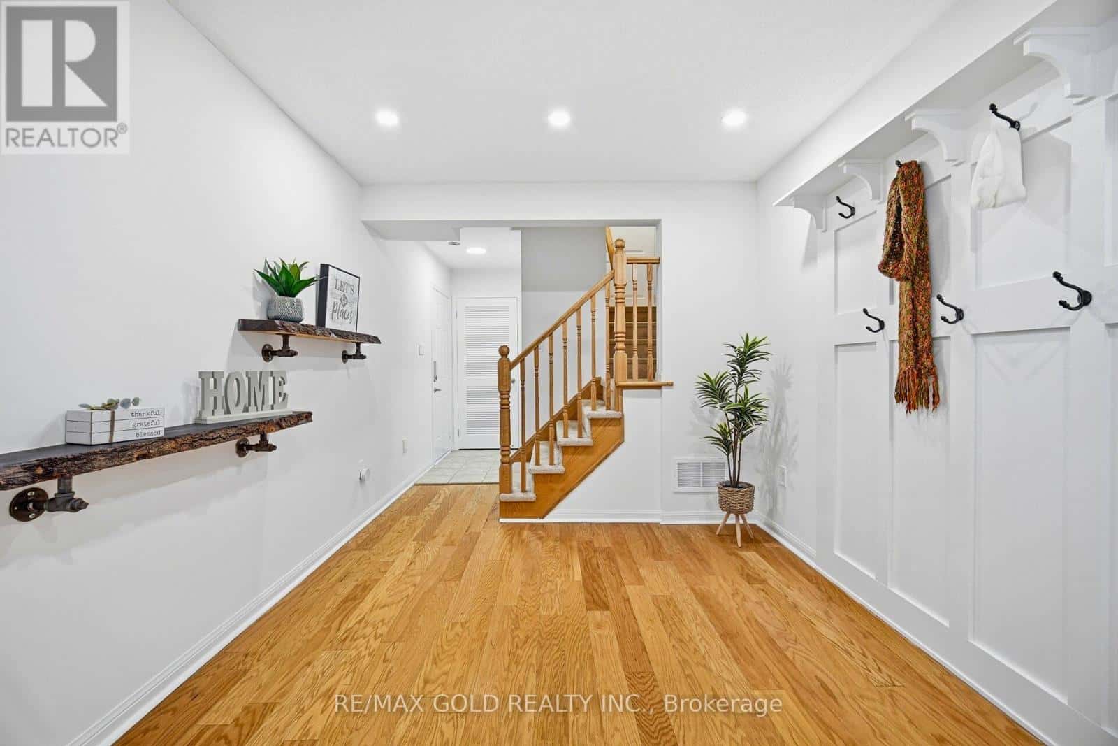 920 SPRAGUE PLACE — Milton (CO Coates), Ontario - Photo 4 of 40