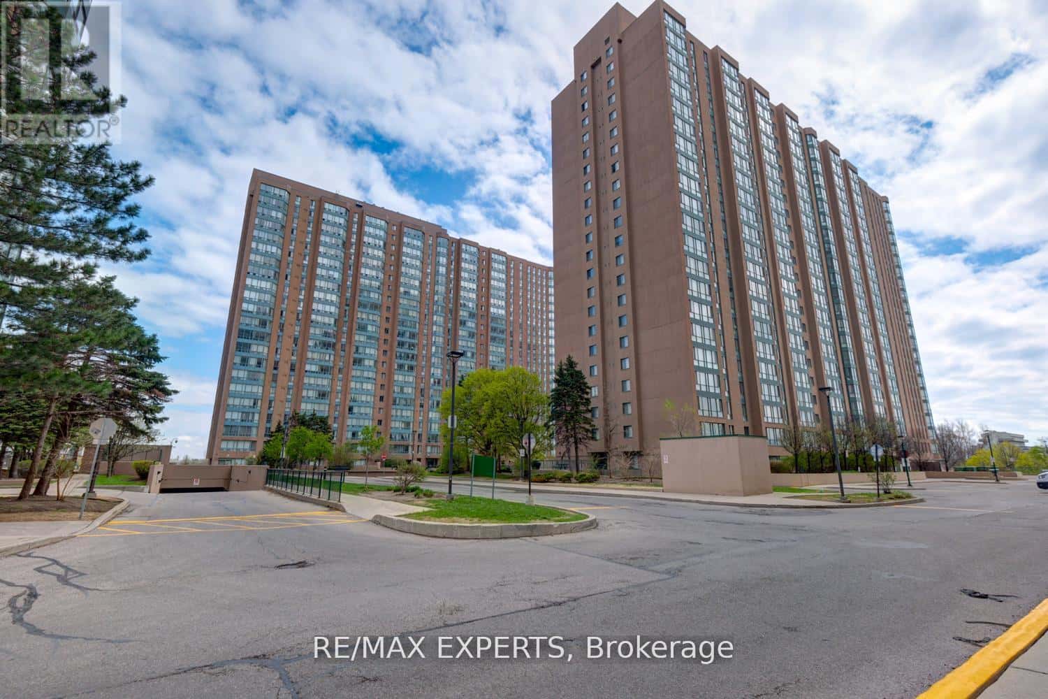 502 - 145 HILLCREST AVENUE — Mississauga (Cooksville), Ontario - Photo 2 of 22