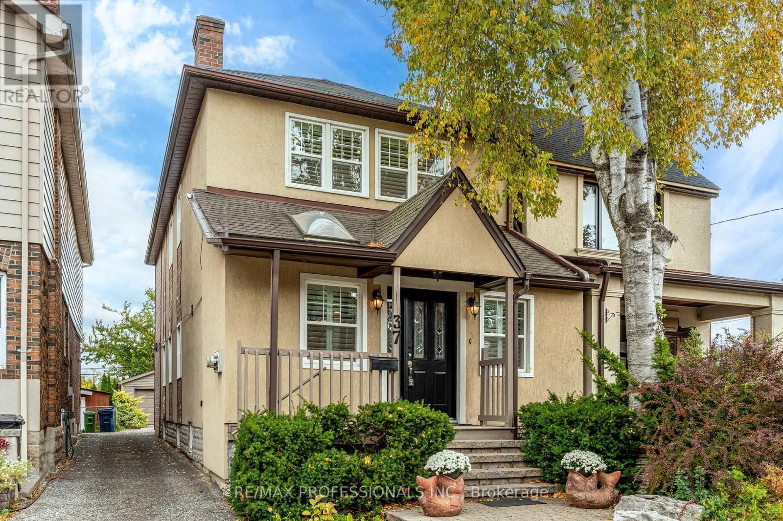 37 LAVINIA AVENUE — Toronto (High Park-Swansea), Ontario - Main photo