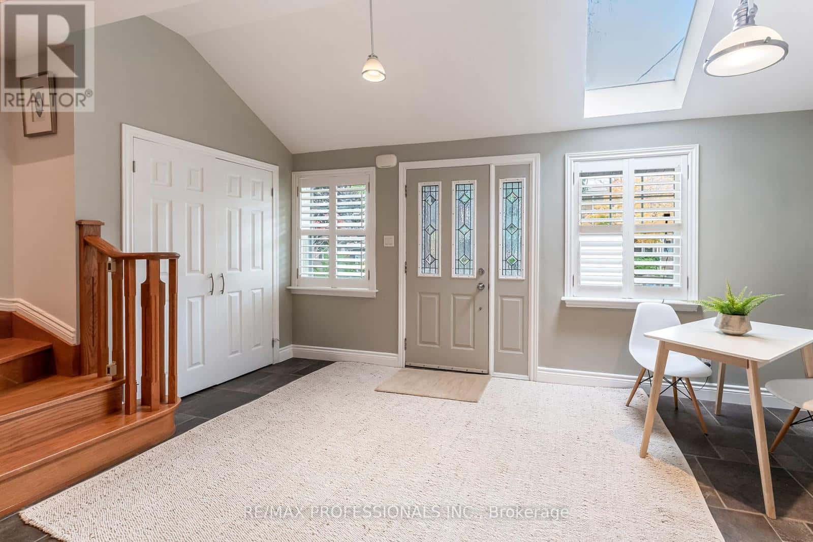 37 LAVINIA AVENUE — Toronto (High Park-Swansea), Ontario - Photo 3 of 45