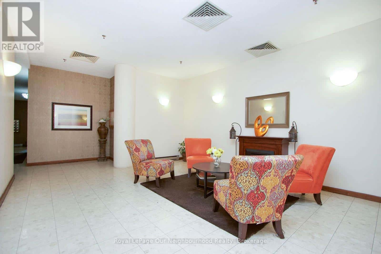 702 - 80 ATHOL STREET E — Oshawa (Central), Ontario - Photo 3 of 26